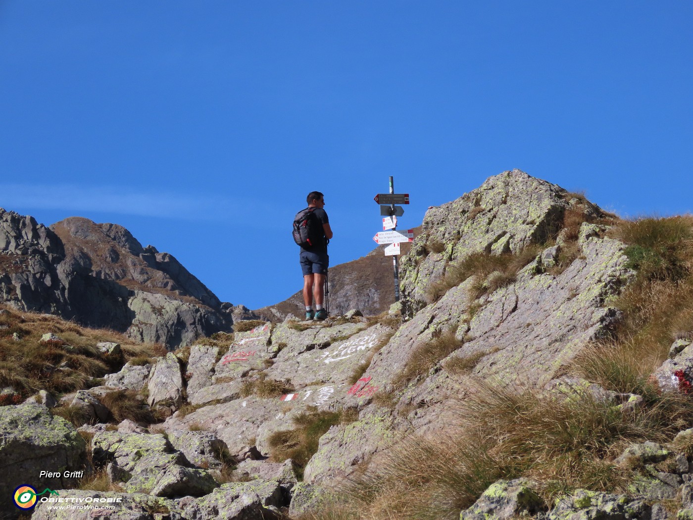 26 Dalla Bocchetta di Val Pianella (2210 m) passiamo alla Bocca di Trona (2224 m) .JPG